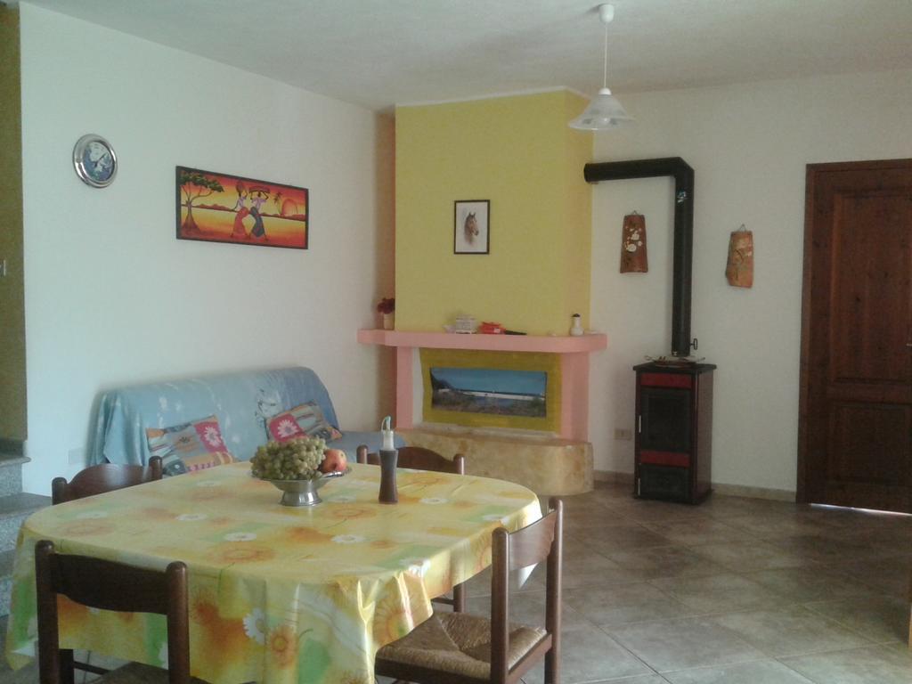 Appartamento Sa Funtana كارديدو الغرفة الصورة